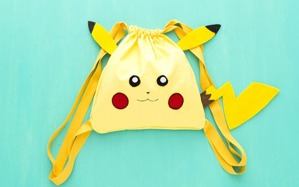 may túi hình pikachu đi bắt pokemon